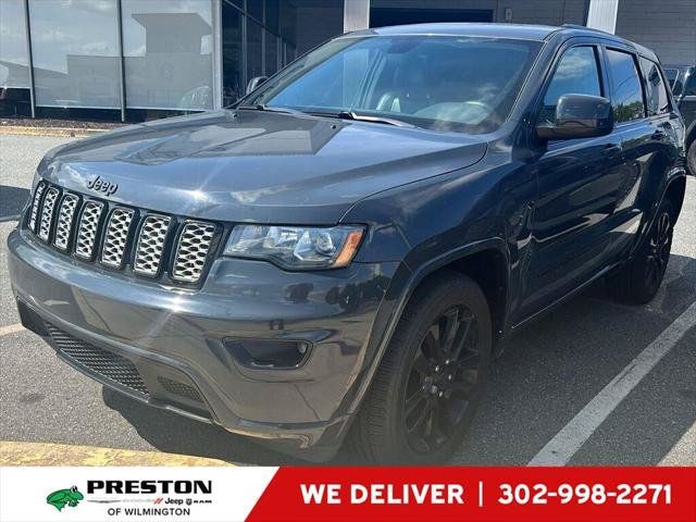 Certified 2017 Jeep Grand Cherokee Altitude AWD/4WD image 1