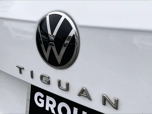Used 2022 Volkswagen Tiguan SE R-Line image 10