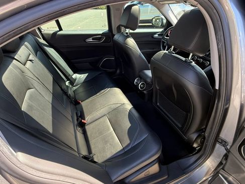 Used 2018 Alfa Romeo Giulia AWD image 32