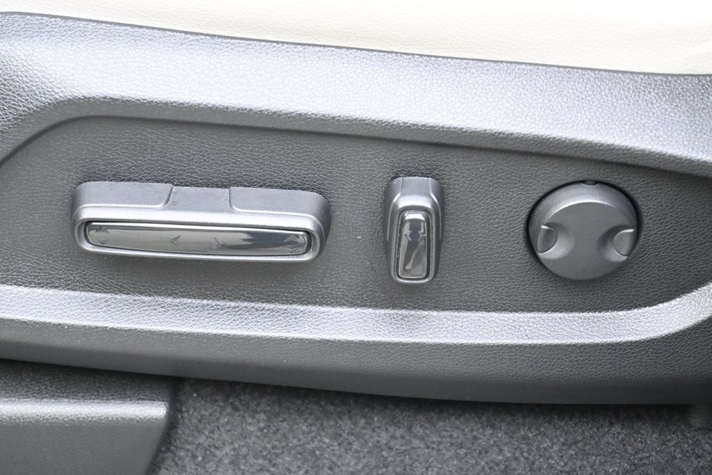 Used 2026 Honda Pilot Elite image 14