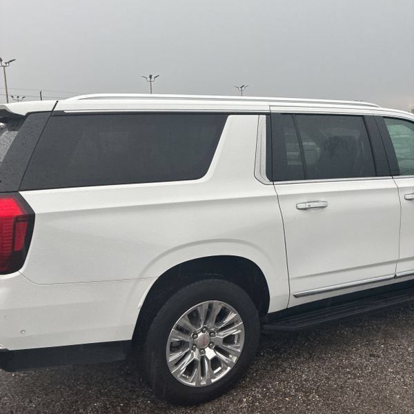Used 2025 GMC Yukon XL Denali AWD/4WD image 9
