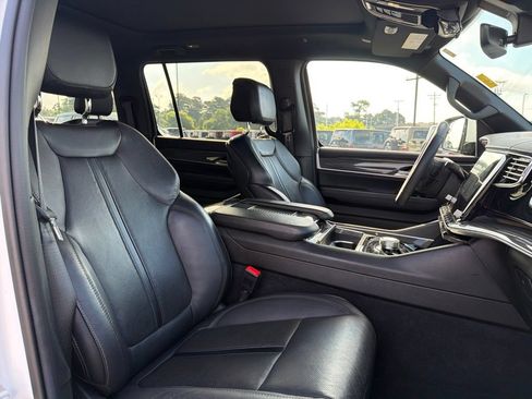 Used 2022 Jeep Wagoneer Series III w/ Premium Group I RWD image 29