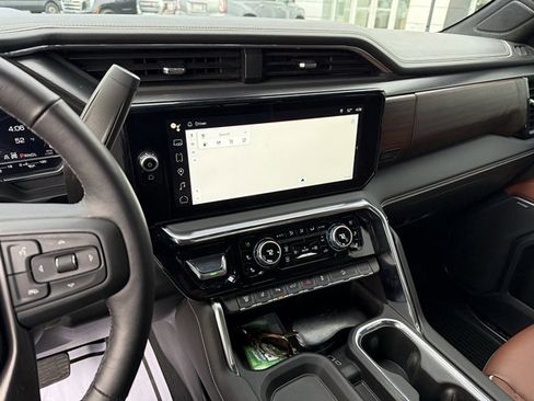 Certified 2025 GMC Sierra 3500 Denali Ultimate image 15