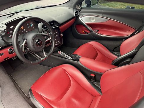 Used 2023 McLaren Artura image 6