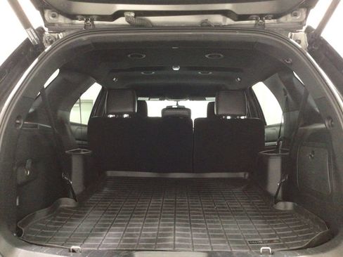 Used 2018 Ford Explorer XLT w/ Equipment Group 202A AWD/4WD image 16