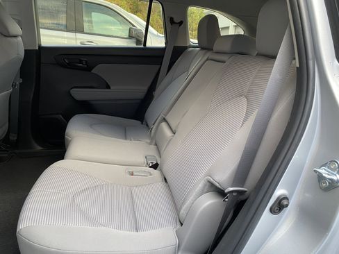 Used 2024 Toyota Highlander LE image 36