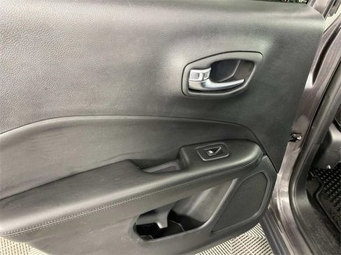 Used 2020 Jeep Compass Latitude image 24