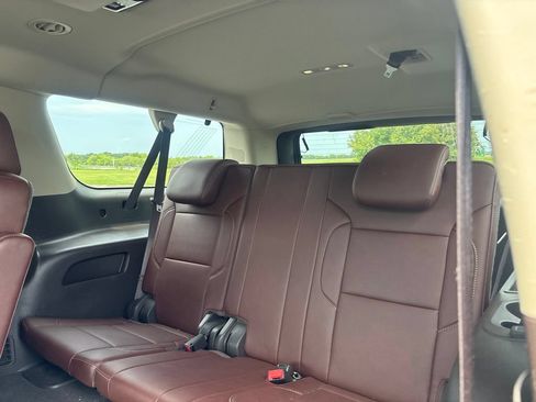 Used 2020 Chevrolet Suburban Premier AWD/4WD image 12