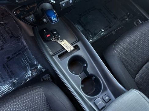 Used 2022 Toyota Prius LE image 19