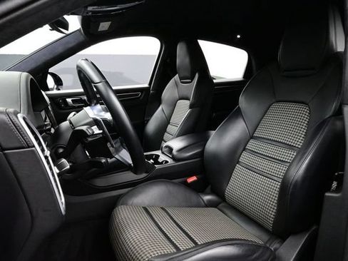 Certified 2023 Porsche Cayenne GTS AWD/4WD image 5