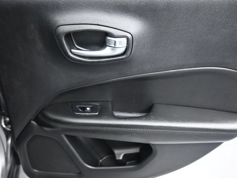 Used 2019 Jeep Compass Latitude AWD/4WD image 33