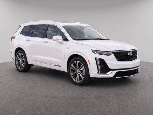 Used 2020 Cadillac XT6 Premium Luxury FWD image 2