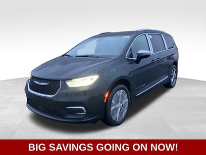 New 2026 Chrysler Pacifica Pinnacle w/ Trailer Tow Group