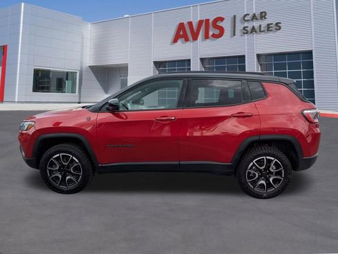 Used 2025 Jeep Compass Trailhawk AWD/4WD image 10