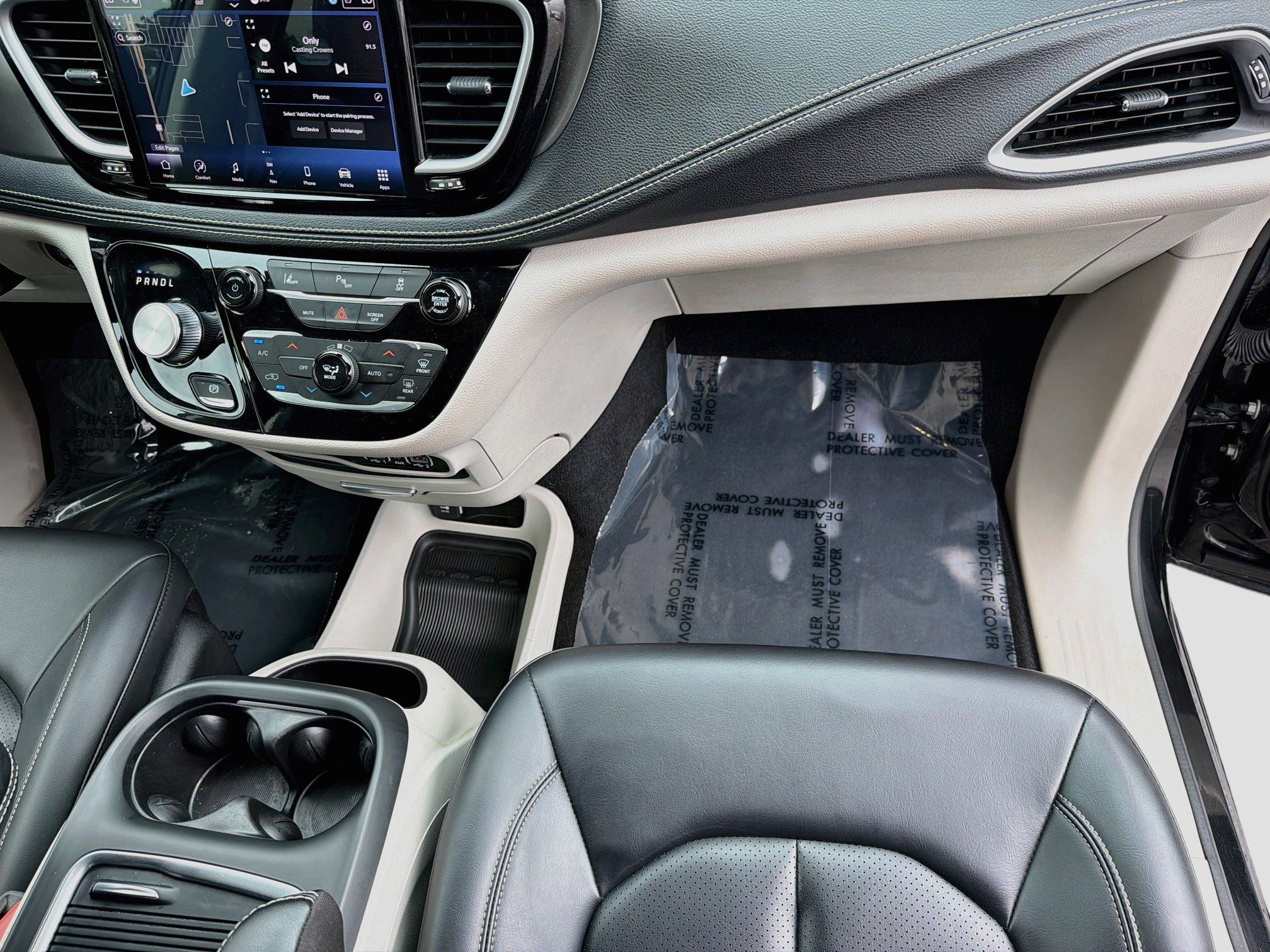 Used 2024 Chrysler Pacifica Limited FWD image 16
