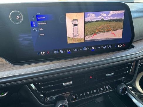 Used 2025 Chevrolet Tahoe High Country AWD/4WD image 9