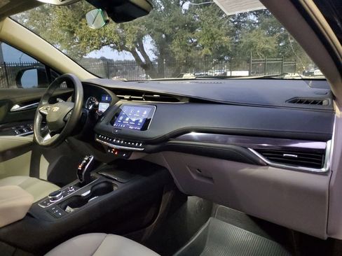 Certified 2021 Cadillac XT4 Luxury w/ Cold Weather Package image 13