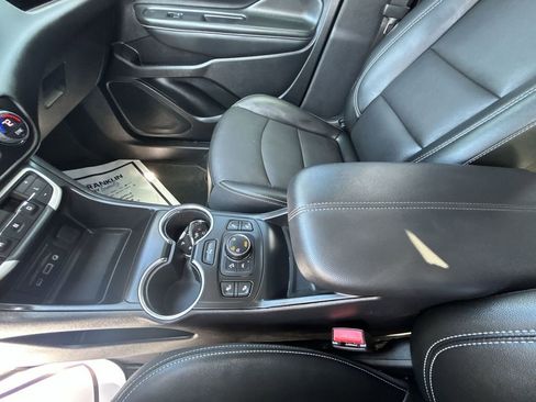 Used 2024 GMC Terrain SLT w/ Tech Package image 26