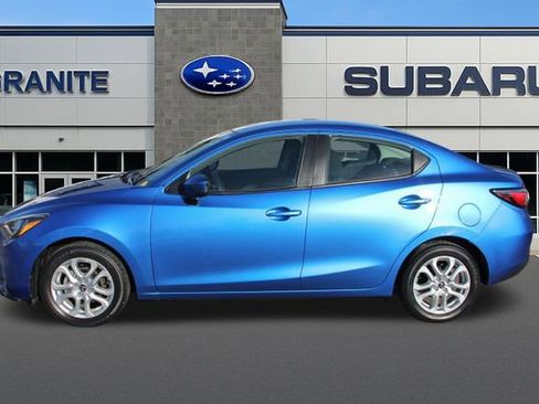 Used 2018 Toyota Yaris iA image 11