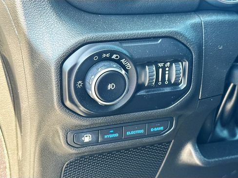 Used 2022 Jeep Wrangler Unlimited Sahara w/ Cold Weather Group AWD/4WD image 11