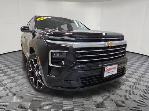 Used 2026 Chevrolet Traverse High Country w/ LPO, Floor Liner Package AWD/4WD image 2