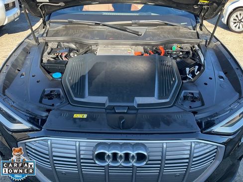 Used 2019 Audi e-tron Prestige w/ Prestige Package image 12