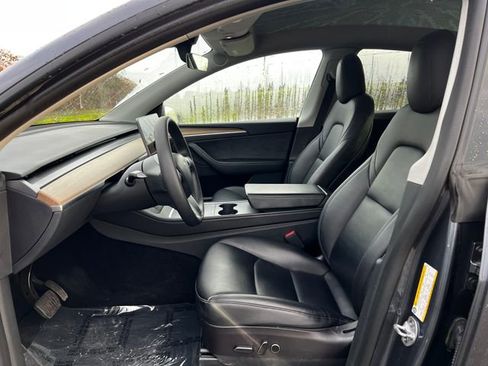 Used 2022 Tesla Model Y Long Range image 13