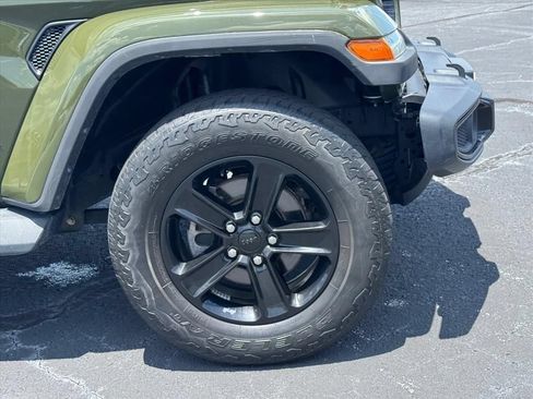 Used 2021 Jeep Wrangler Unlimited Sahara AWD/4WD image 9