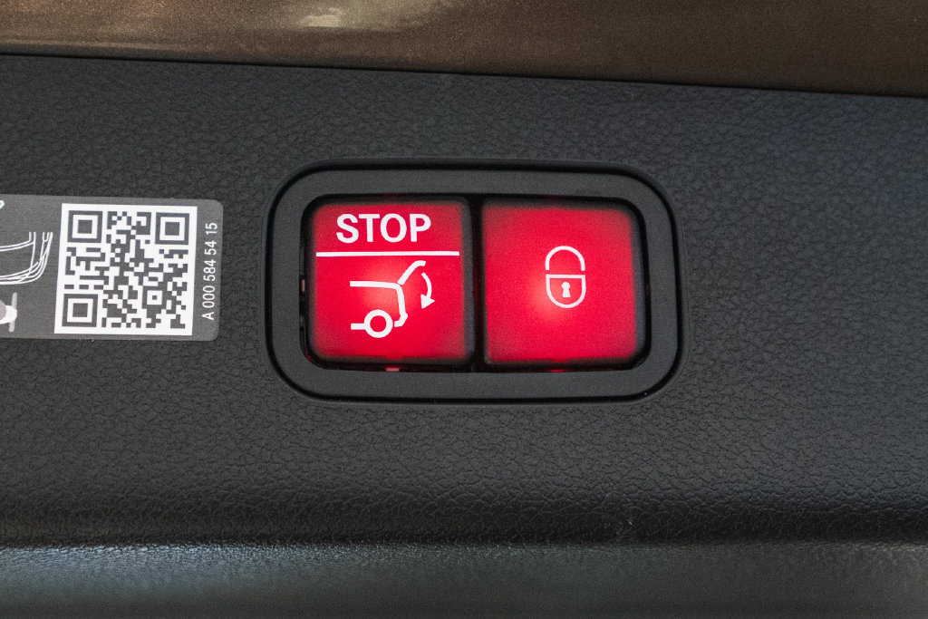 Used 2025 Mercedes-Benz E 450 4MATIC All-Terrain Wagon w/ Winter Package image 37