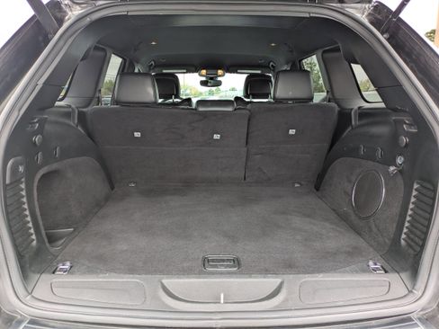 Used 2019 Jeep Grand Cherokee Laredo w/ Laredo X Package image 7