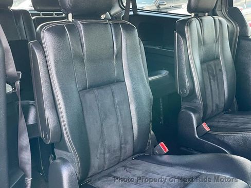 Used 2016 Dodge Grand Caravan SXT image 12