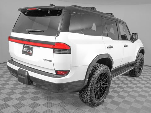 Used 2024 Lexus GX 550 image 6