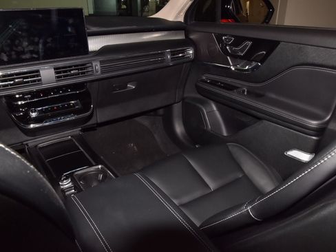 New 2026 Lincoln Corsair Premiere FWD image 16