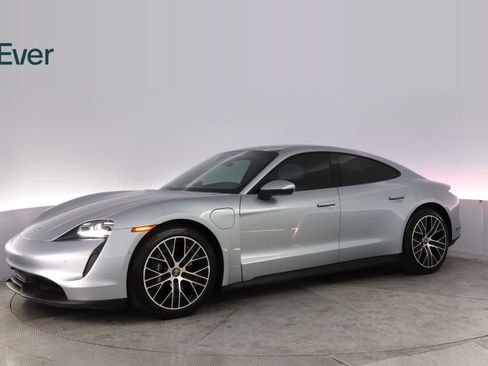 Used 2022 Porsche Taycan RWD image 18