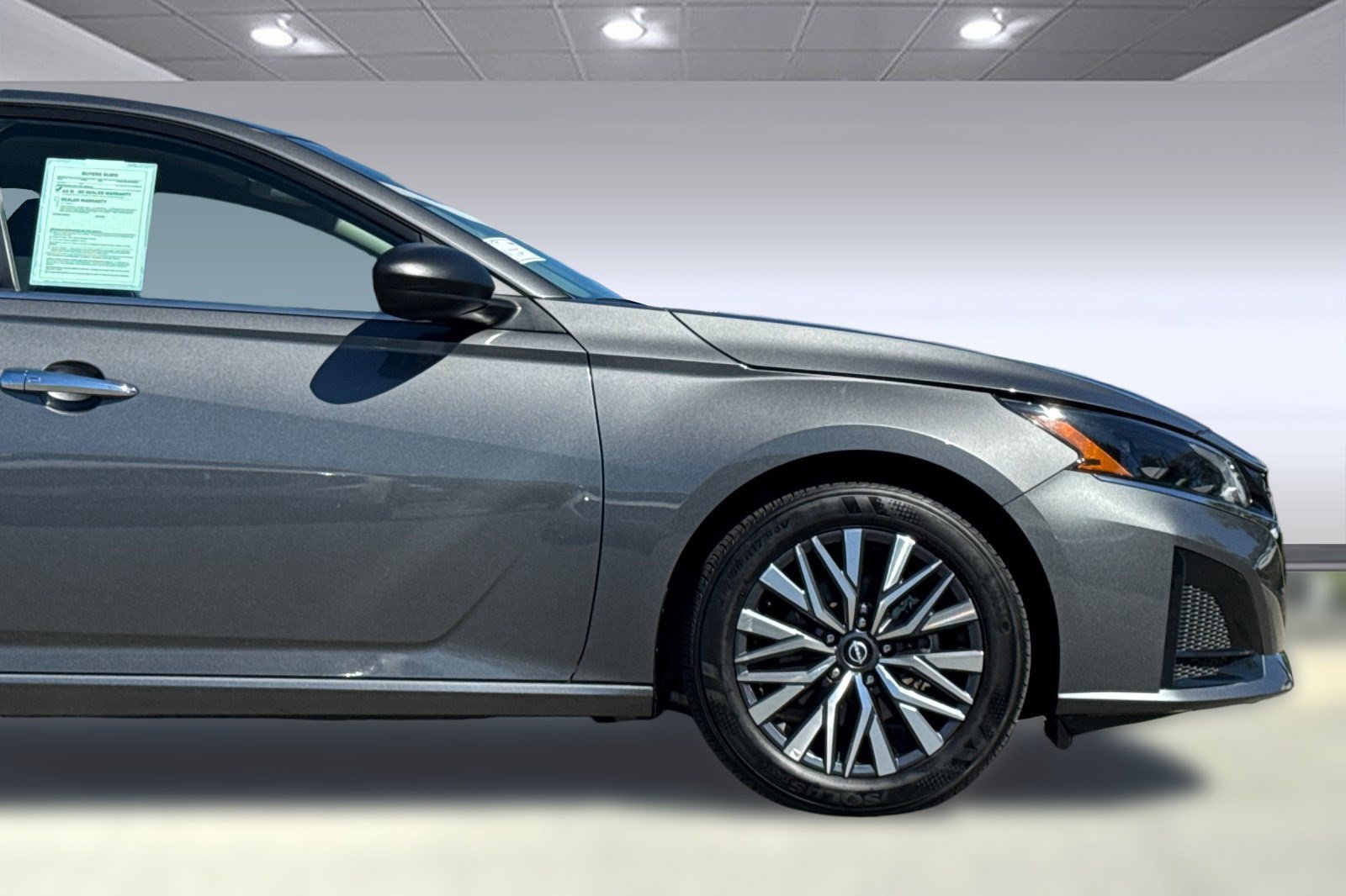 Used 2025 Nissan Altima 2.5 SV FWD image 33