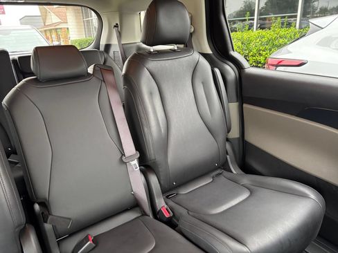 Used 2026 Kia Carnival FWD image 41