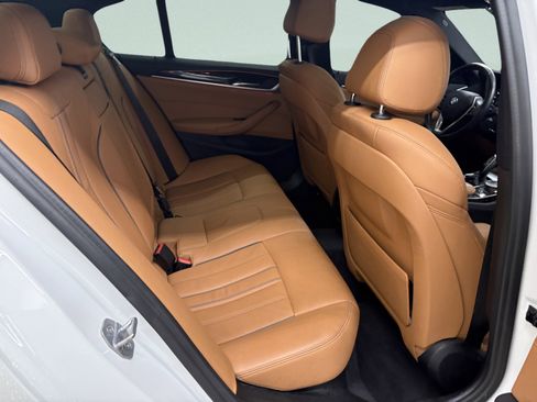 Used 2019 BMW 530e w/ Convenience Package image 28