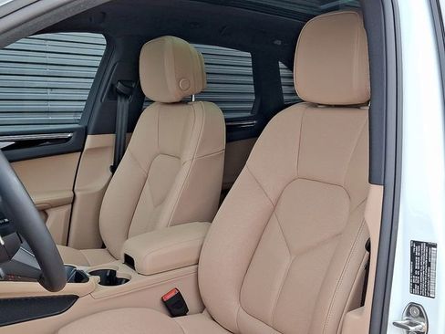 Certified 2026 Porsche Macan AWD/4WD image 5