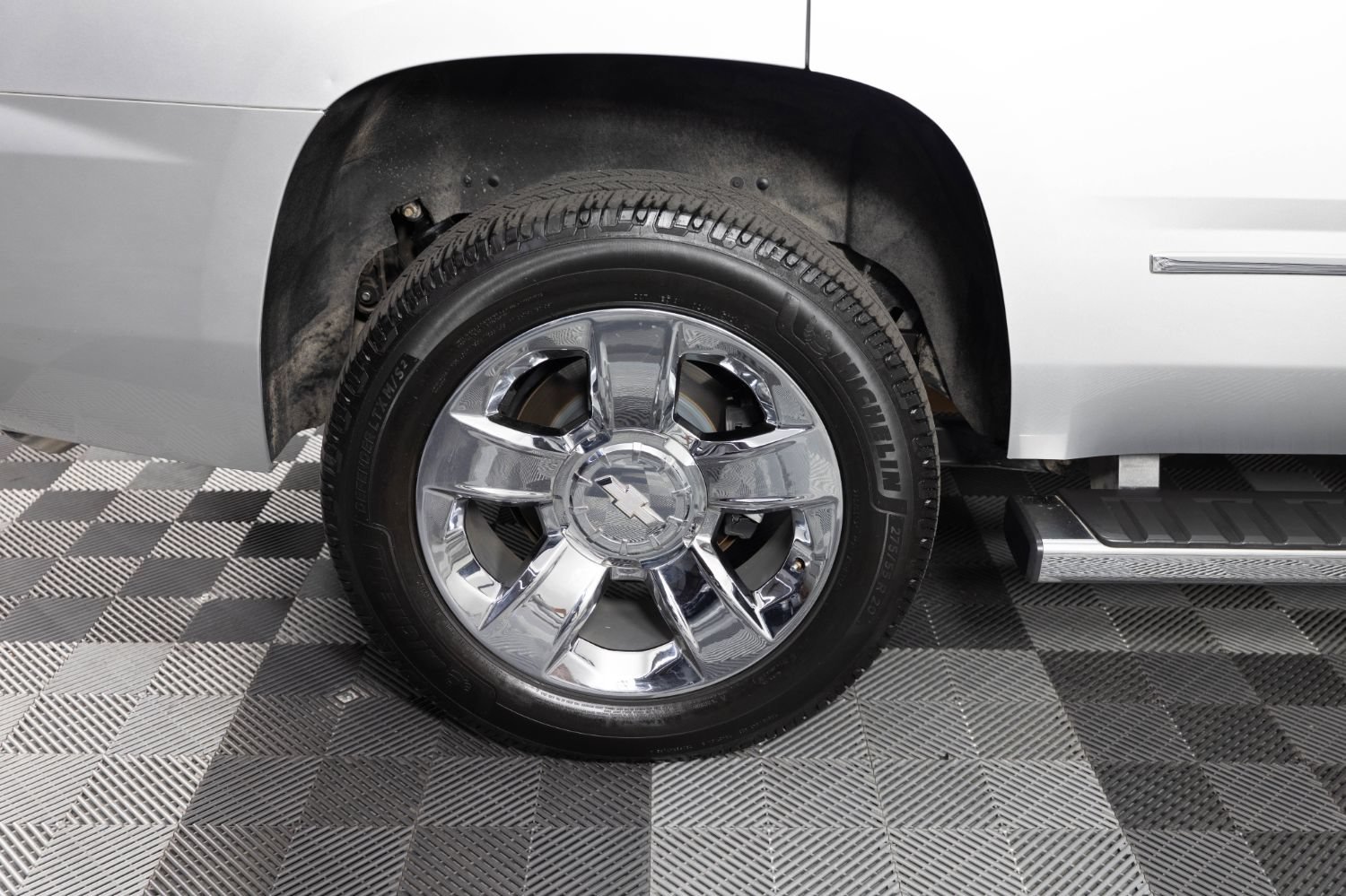 Used 2017 Chevrolet Tahoe LT w/ LT Signature Package AWD/4WD image 46