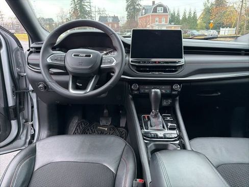 Used 2024 Jeep Compass Trailhawk image 16