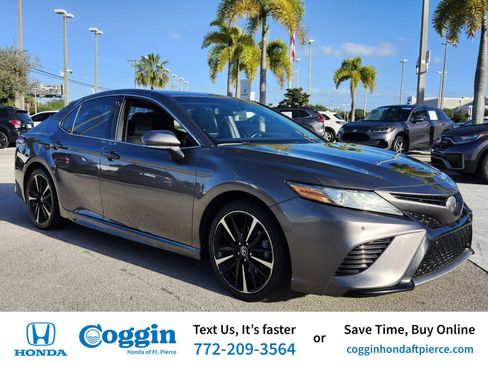 Used 2018 Toyota Camry XSE image 1