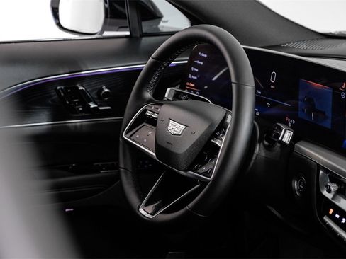 Used 2024 Cadillac Lyriq Luxury image 12