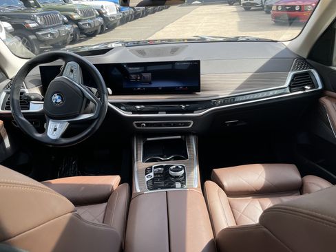 Used 2023 BMW X7 xDrive40i w/ Parking Assistance Package image 46