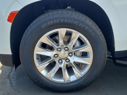 Used 2023 Chevrolet Tahoe Premier AWD/4WD image 34