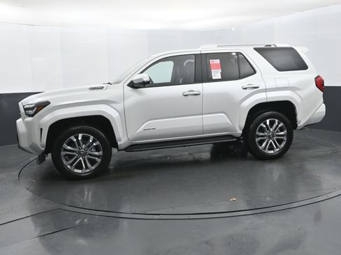 Used 2025 Toyota 4Runner Limited image 2
