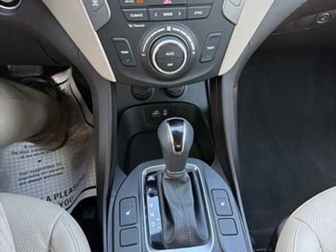 Used 2017 Hyundai Santa Fe Sport image 22