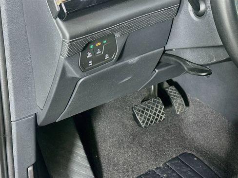 Used 2024 Volkswagen Atlas SE FWD image 17