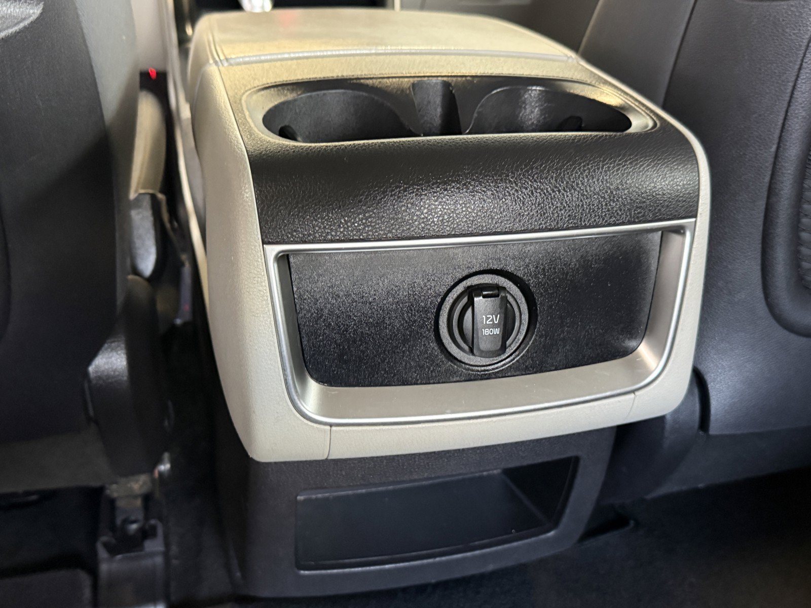 Used 2023 Kia Carnival LX FWD image 27