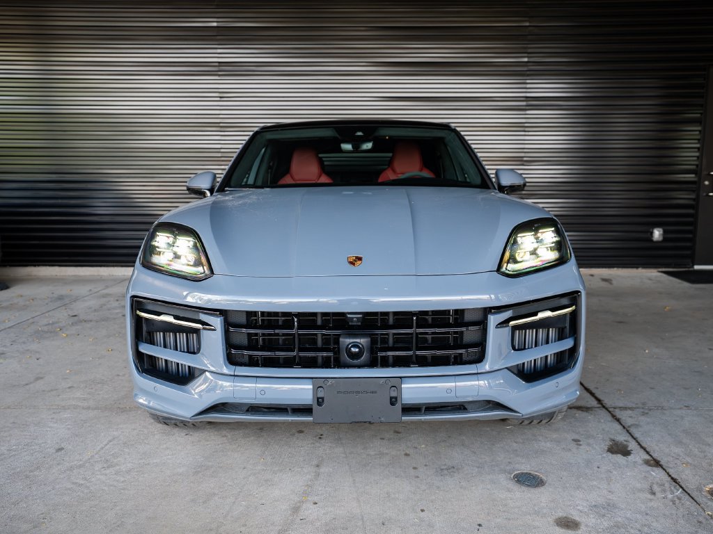 Certified 2025 Porsche Cayenne GTS AWD/4WD image 10