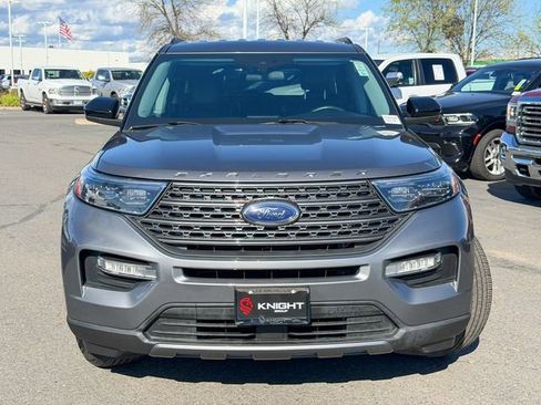 Used 2022 Ford Explorer XLT w/ Equipment Group 202A image 3